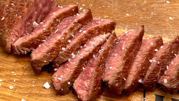 Denver steak di Angus cottura con Tallow Angus beef in padella